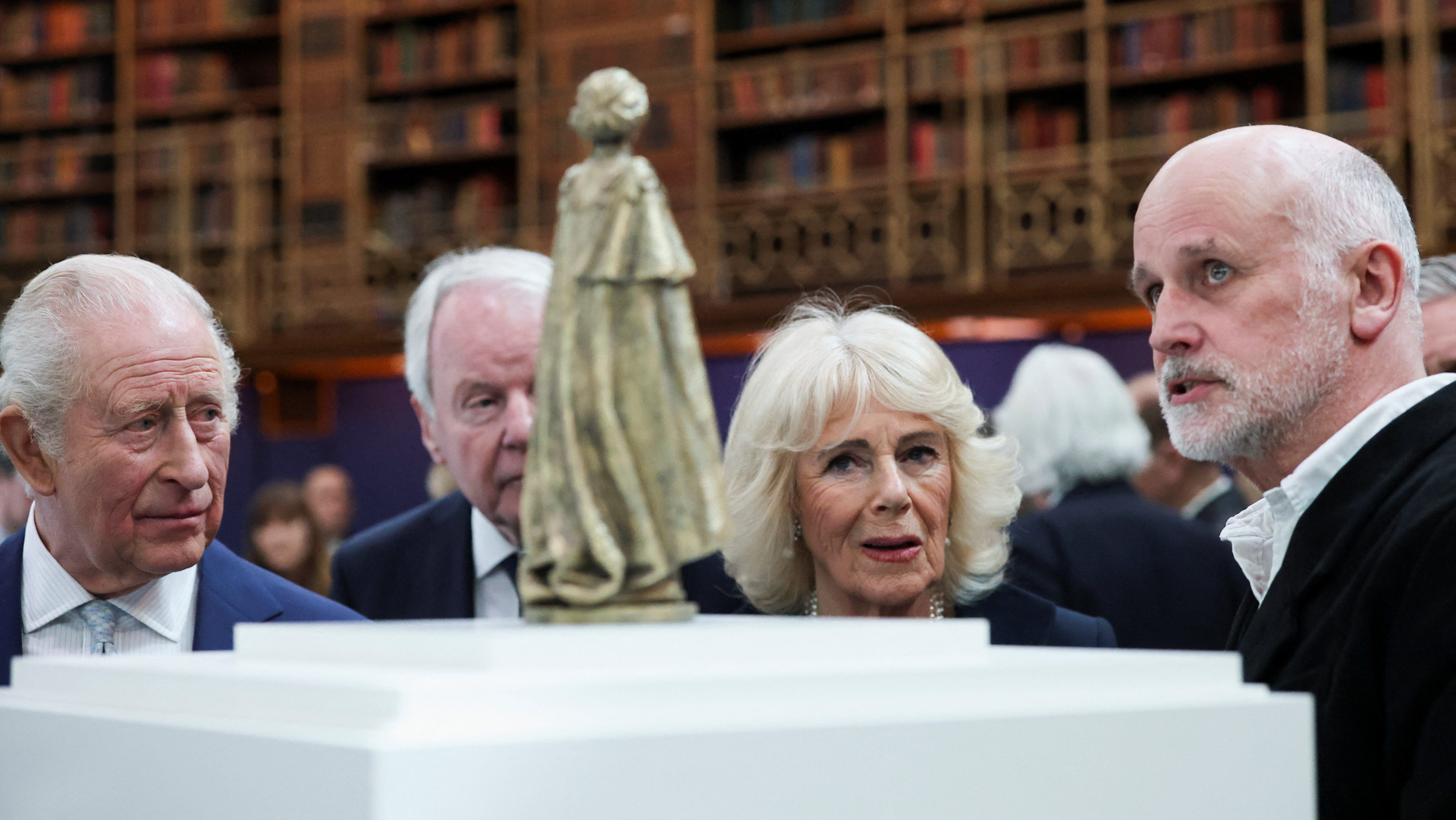 Royal Fans Upset Over New Queen Elizabeth II Statue