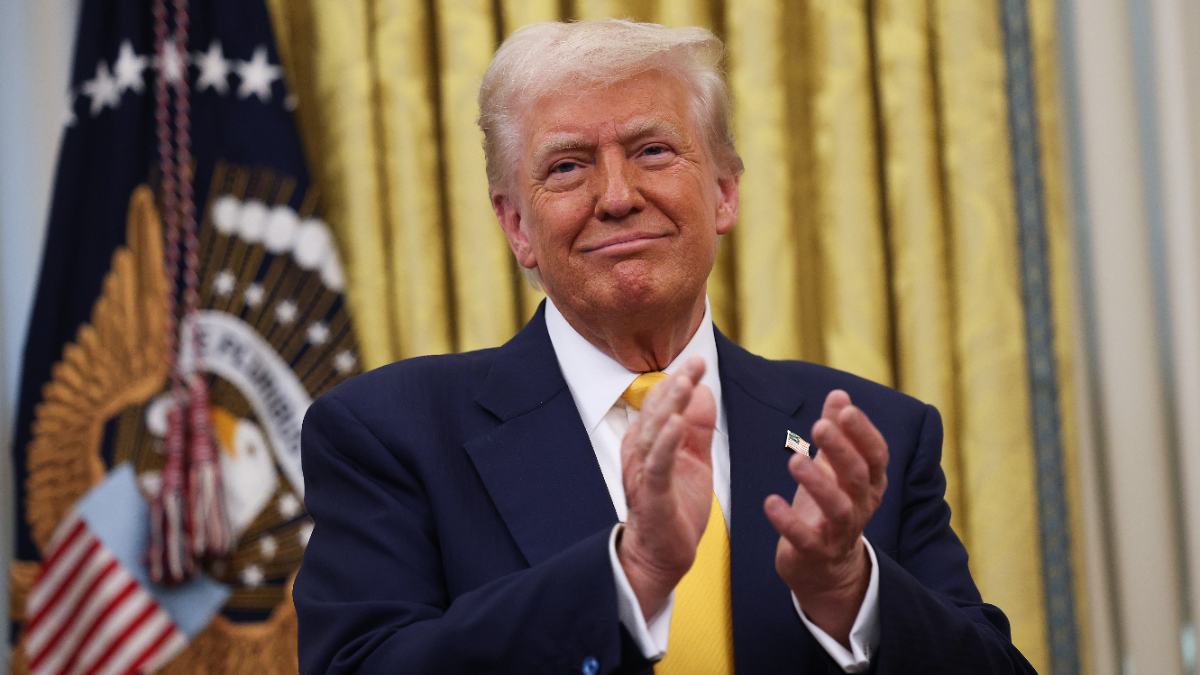 Trump's 4-Word Reaction to Rally Punch Stuns Everyone